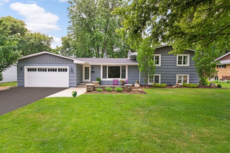 5705 W 68th St, Edina, MN 55439