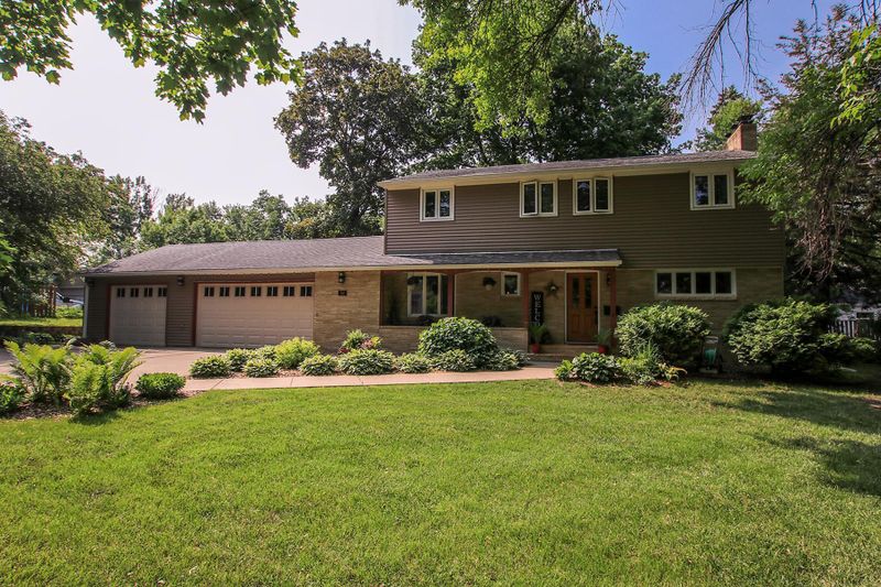 740 2nd Ave SW, Hutchinson, MN 55350