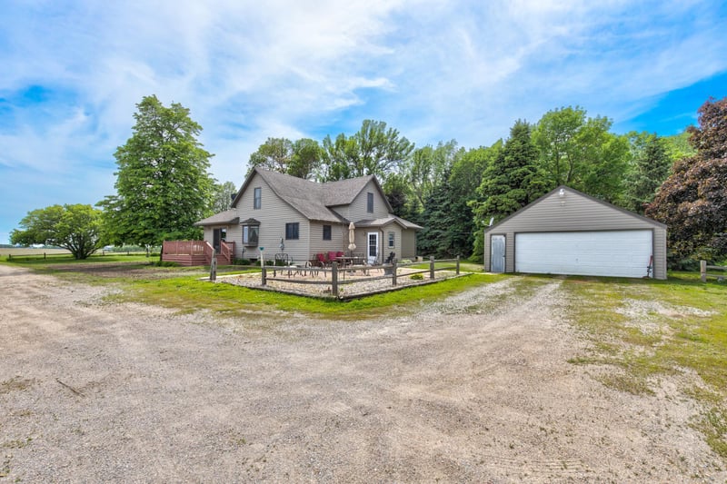 19207 220th St, Lucan, MN 56255