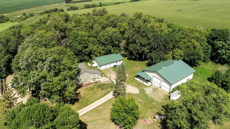 21584 160th St, Hutchinson, MN 55350