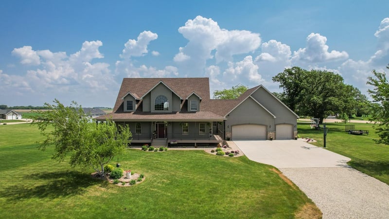 108 Overlie Dr, Rose Creek, MN 55970