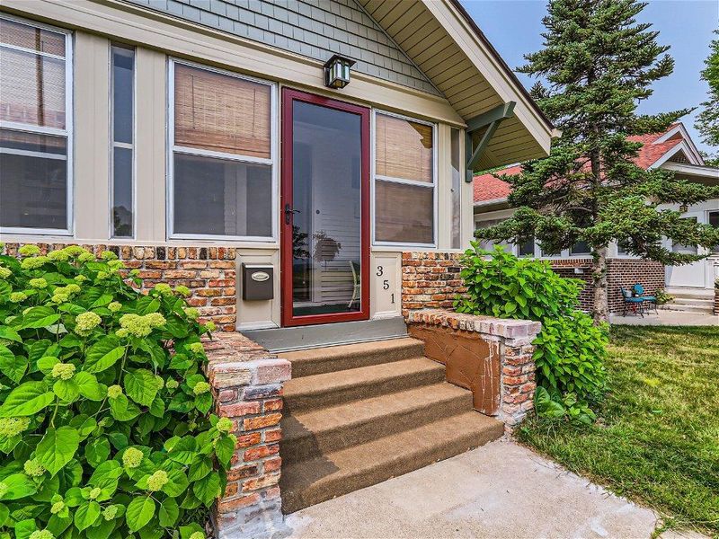 351 Grand Ave W, South Saint Paul, MN 55075