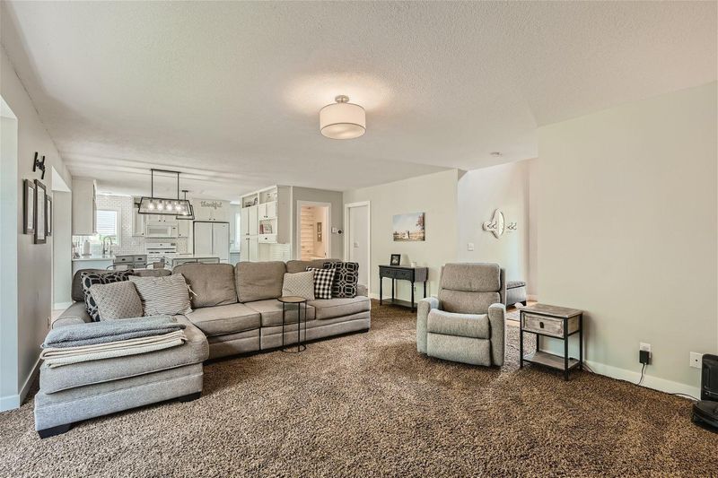 7450 Hidden Valley Trl S, Cottage Grove, MN 55016