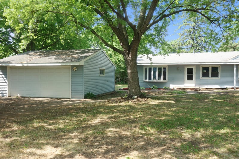 407 1st Ave SW, Medford, MN 55049