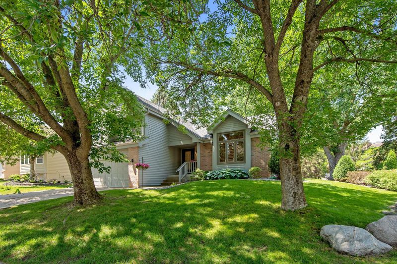 3012 Saint Albans Hollow Cir, Minnetonka, MN 55305