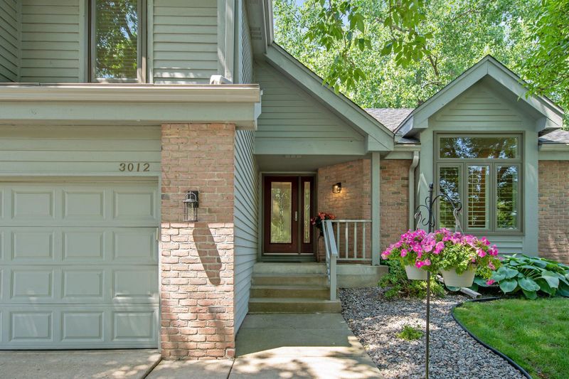 3012 Saint Albans Hollow Cir, Minnetonka, MN 55305