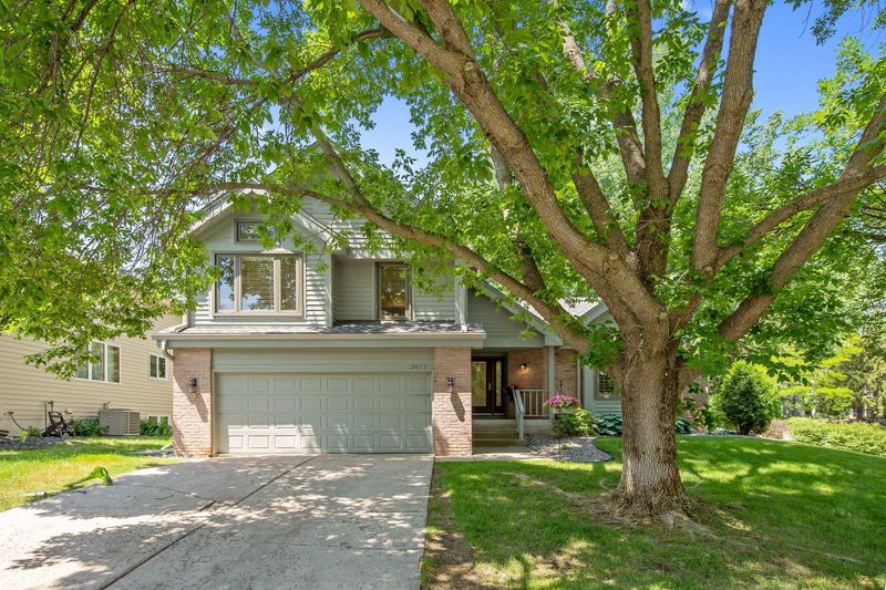 3012 Saint Albans Hollow Cir, Minnetonka, MN 55305