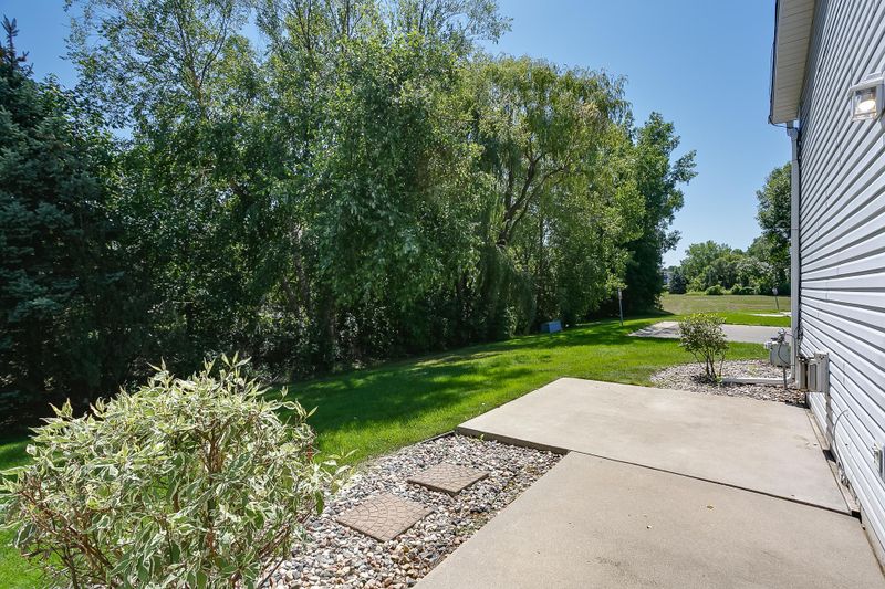 2125 Parkway Ave, Shakopee, MN 55379