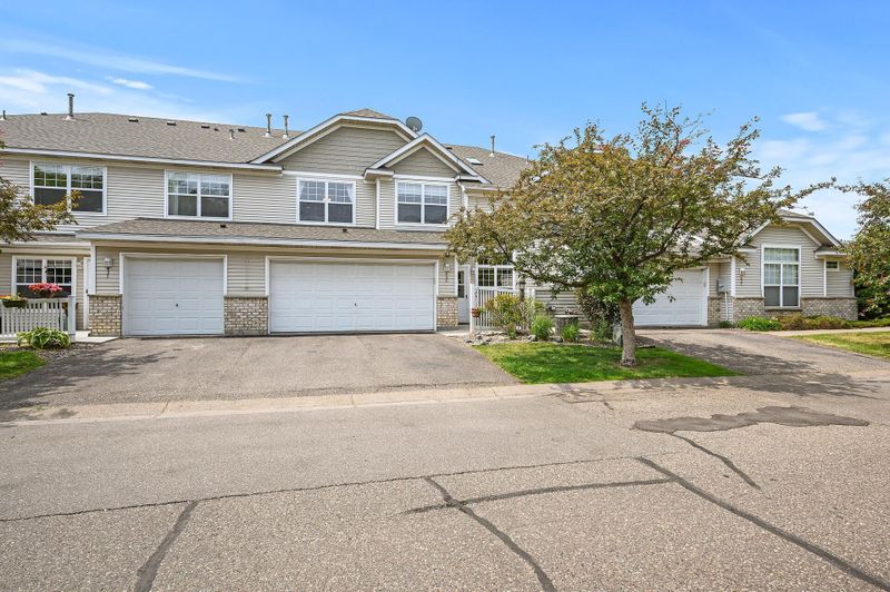 433 Hickory Ln N, Oakdale, MN 55128