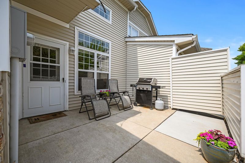433 Hickory Ln N, Oakdale, MN 55128