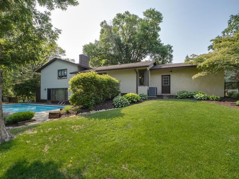 1652 Oak Ave, Arden Hills, MN 55112