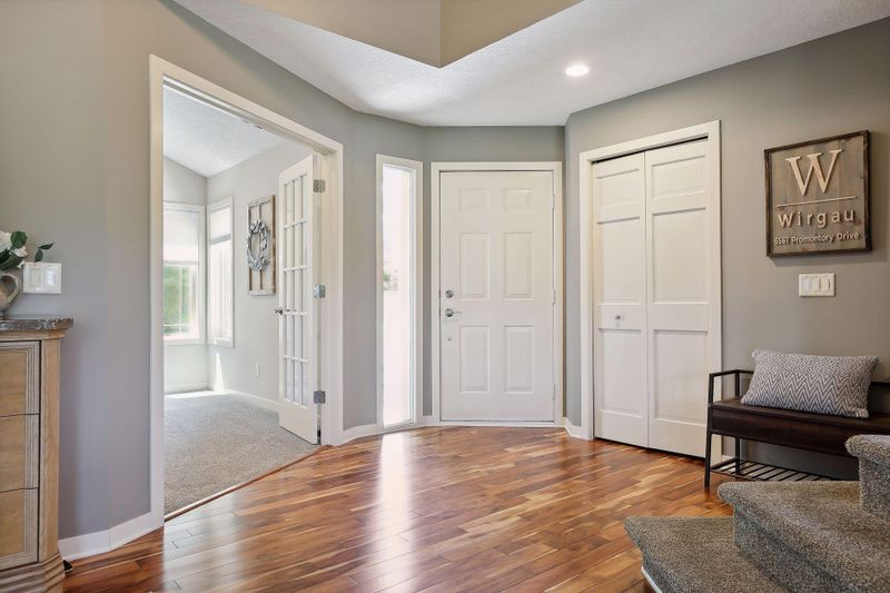 6561 Promontory Dr, Eden Prairie, MN 55346