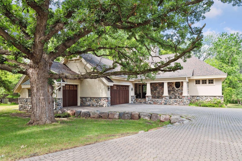 1705 Bridgewater Rd, Golden Valley, MN 55422