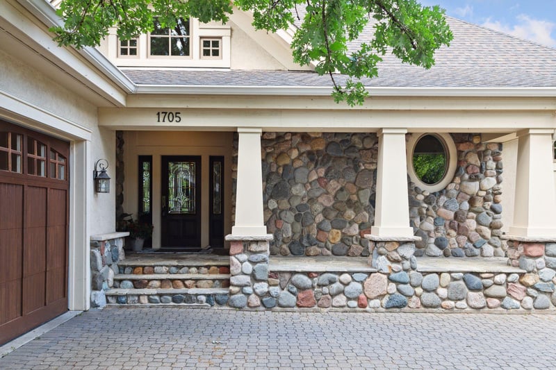 1705 Bridgewater Rd, Golden Valley, MN 55422