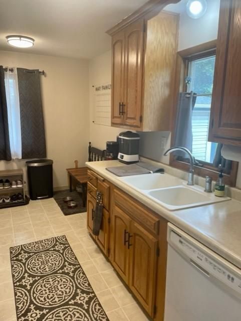 614 W Sarnia St, Winona, MN 55987