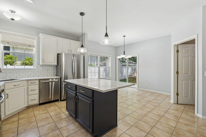 211 Jackson Ave N, Hopkins, MN 55343