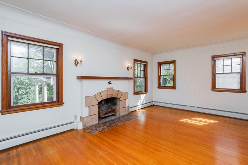 2160 Eleanor Ave, Saint Paul, MN 55116