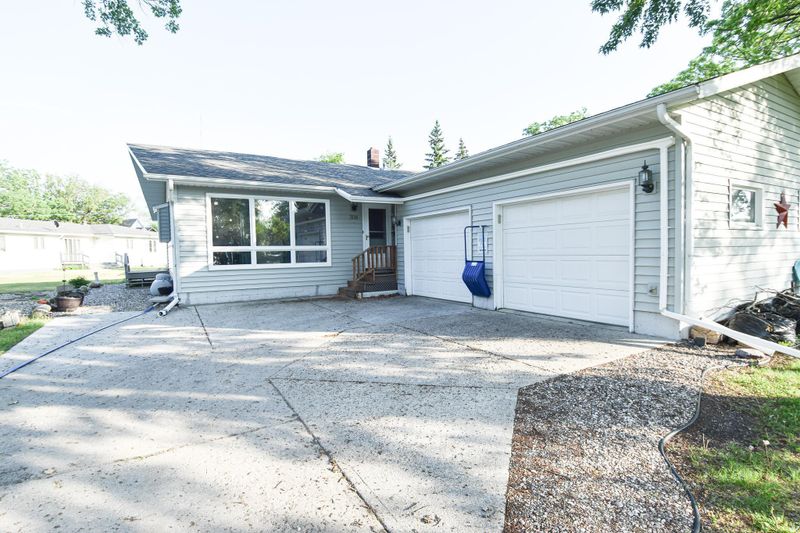 308 Cleveland Ave W, Karlstad, MN 56732