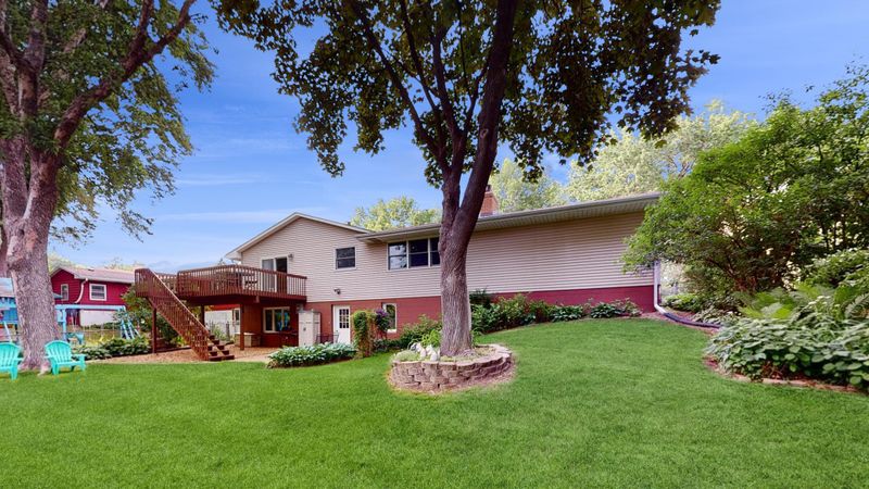 1014 Carlton Dr, Shoreview, MN 55126
