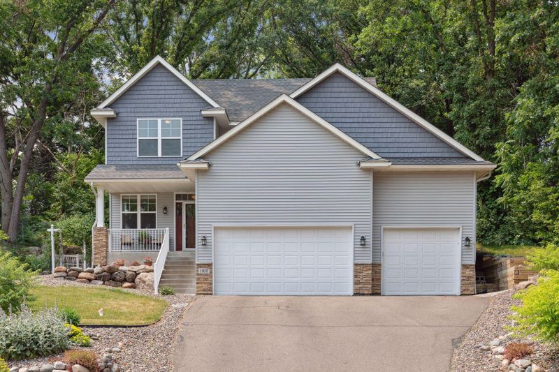 1000 Chatsworth Pl, Shoreview, MN 55126