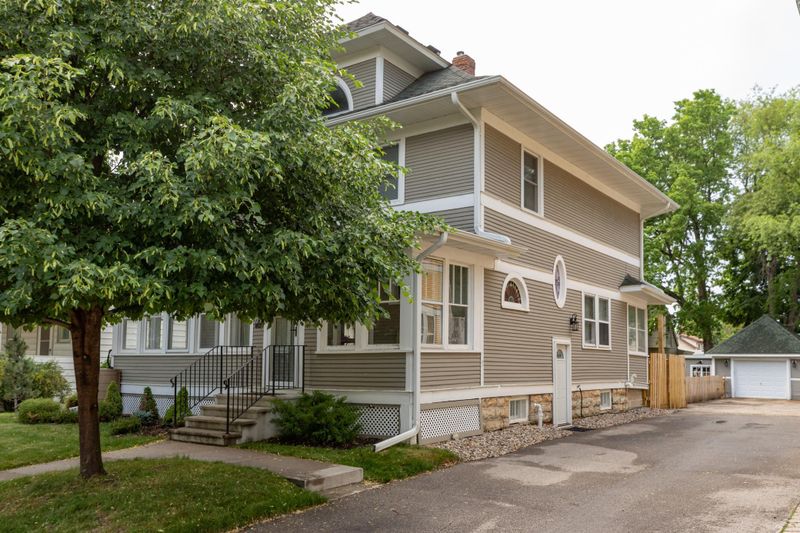 909 E Center St, Rochester, MN 55904