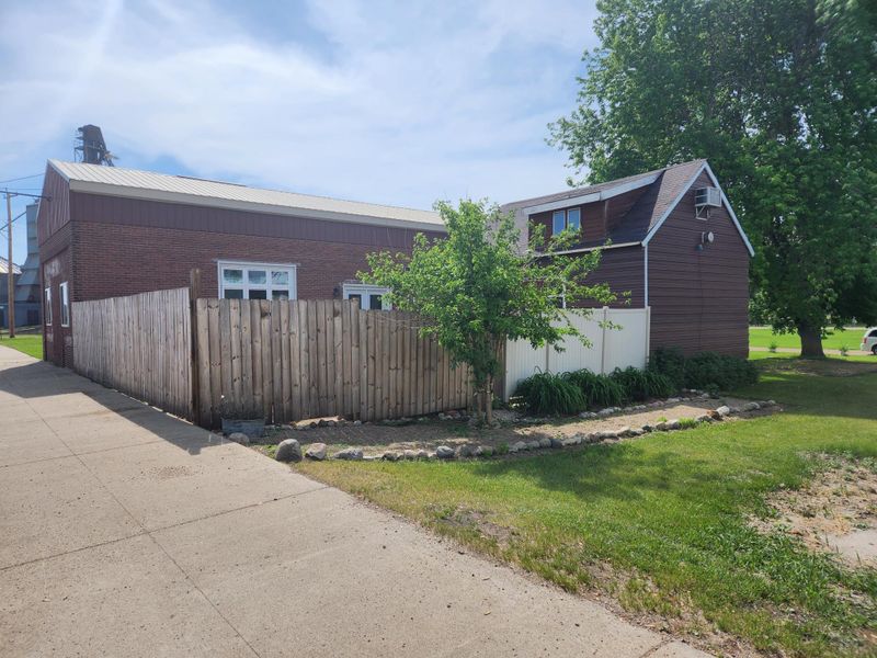 101 W Main St, Wanda, MN 56294