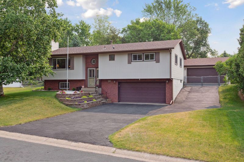 8242 Cleadis Ave, Inver Grove Heights, MN 55076
