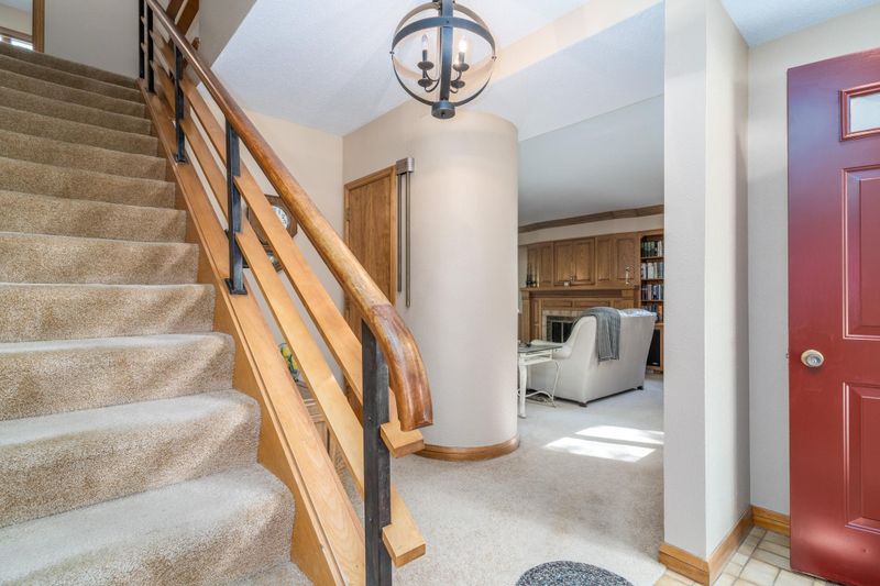 810 Locken Blvd, Crookston, MN 56716