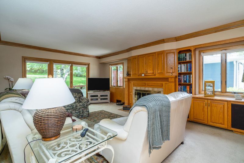 810 Locken Blvd, Crookston, MN 56716