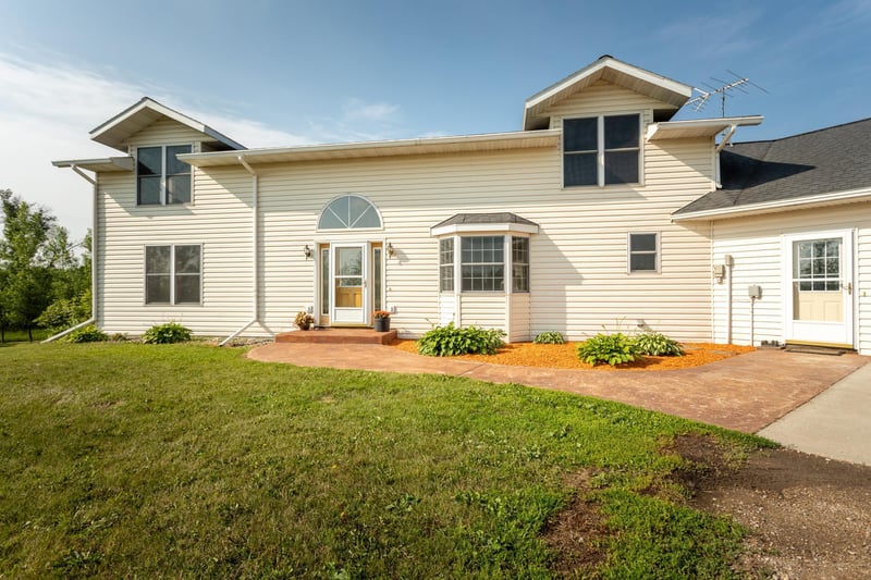 6044 Alyssa Ln, Nelson, MN 56355
