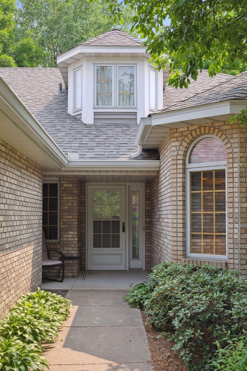 5708 Silverthorn Pl, Shoreview, MN 55126