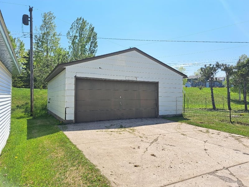 19 Law Dr, Silver Bay, MN 55614