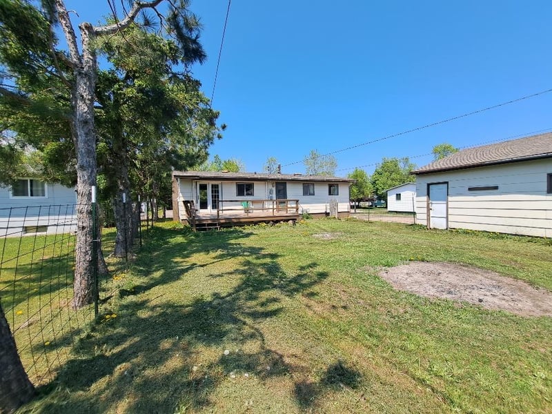 19 Law Dr, Silver Bay, MN 55614