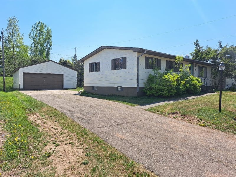 19 Law Dr, Silver Bay, MN 55614