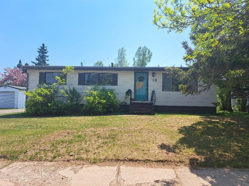 19 Law Dr, Silver Bay, MN 55614