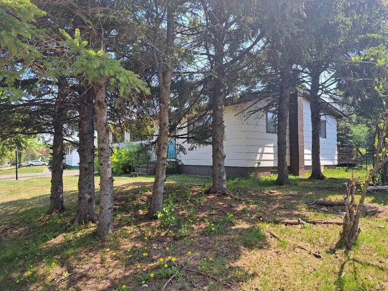 19 Law Dr, Silver Bay, MN 55614