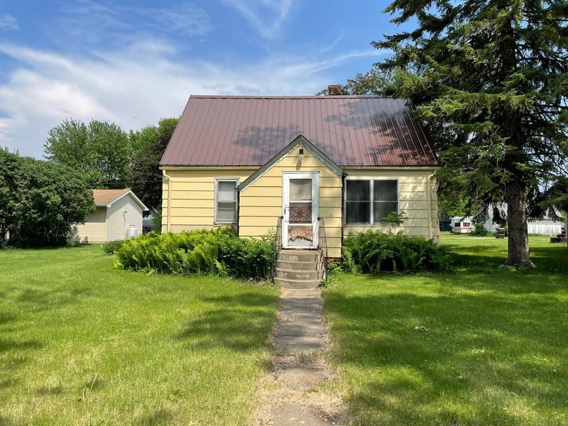 220 Church St, Currie, MN 56123