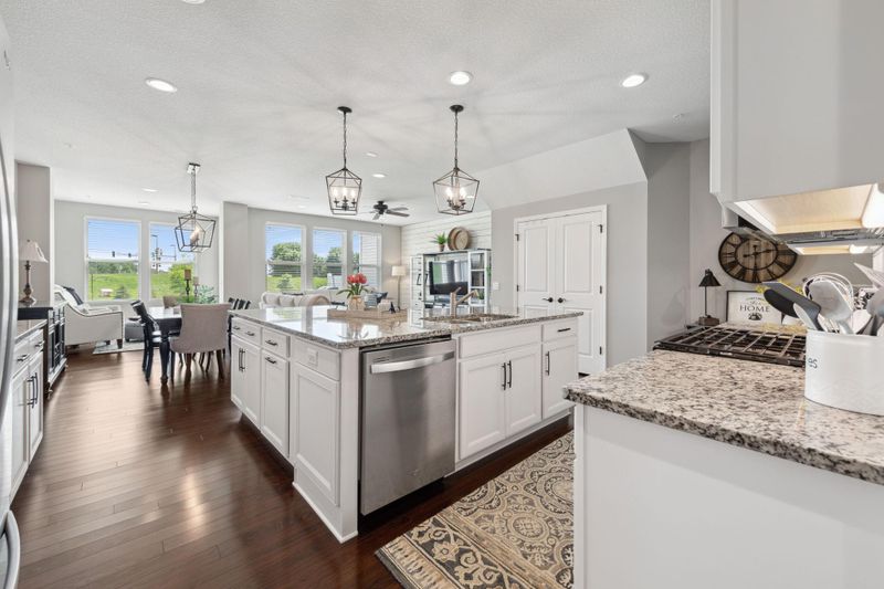 711 Maggie Way, Chanhassen, MN 55317