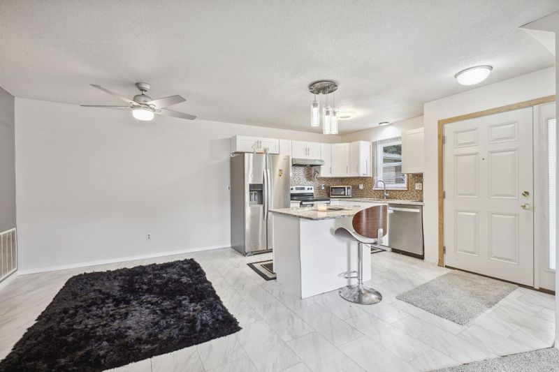 1024 E Travelers Trl, Burnsville, MN 55337