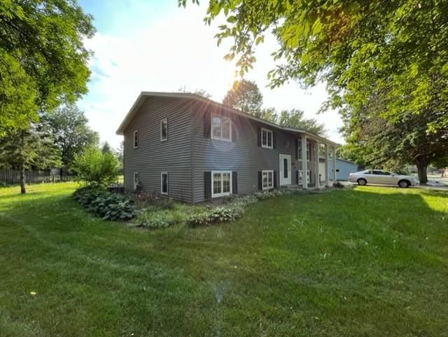 1613 Monroe Ct, Northfield, MN 55057