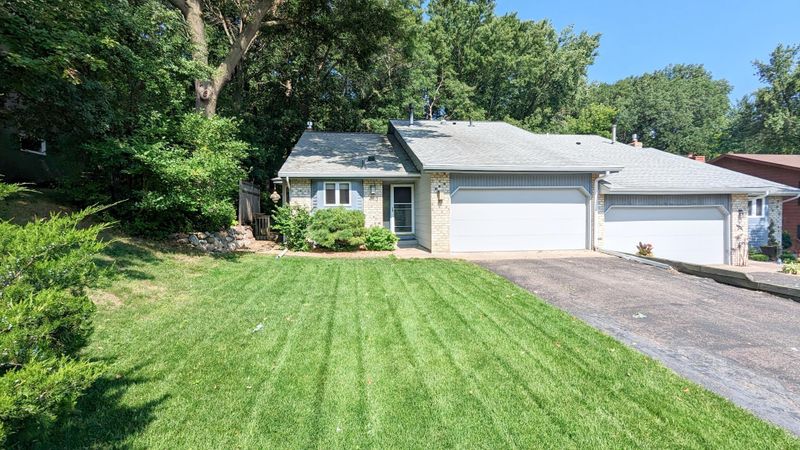 4413 Chatsworth St N, Shoreview, MN 55126
