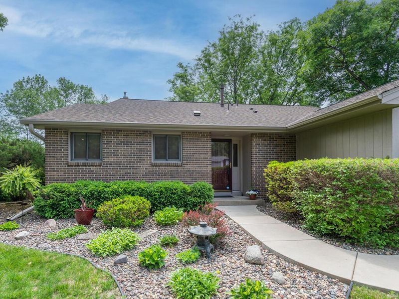 16689 Honeysuckle Ln, Eden Prairie, MN 55346