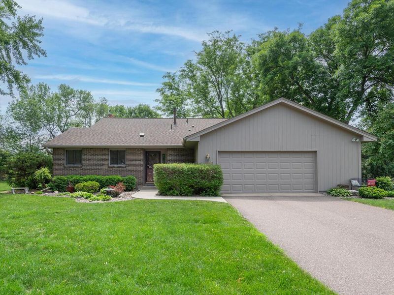 16689 Honeysuckle Ln, Eden Prairie, MN 55346