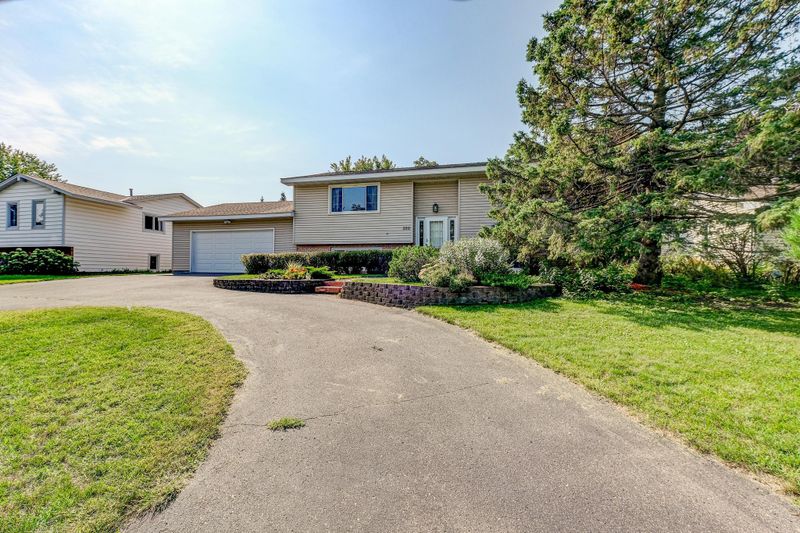 550 Tomlyn Ave, Shoreview, MN 55126
