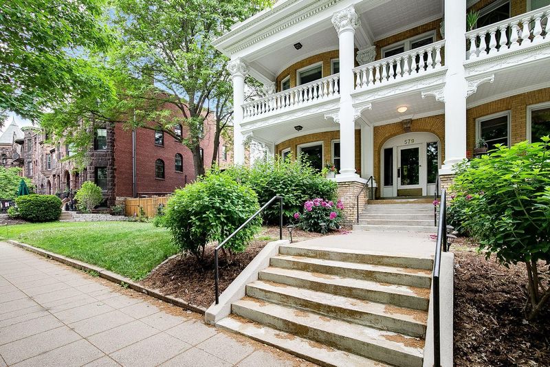579 Summit Ave #202, Saint Paul, MN 55102
