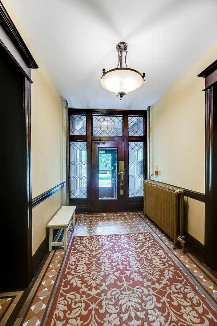 579 Summit Ave #202, Saint Paul, MN 55102