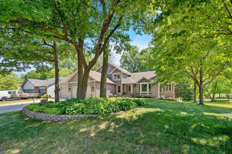 6512 Whitetail Trl, Lino Lakes, MN 55038