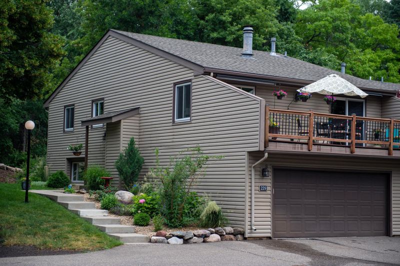 229 River Woods Ln, Burnsville, MN 55337