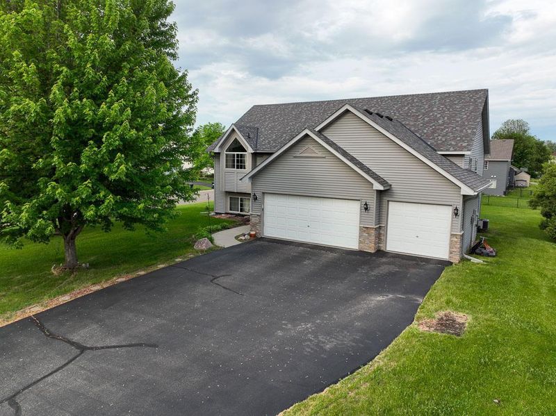 1204 Francis Dr, New Market, MN 55054
