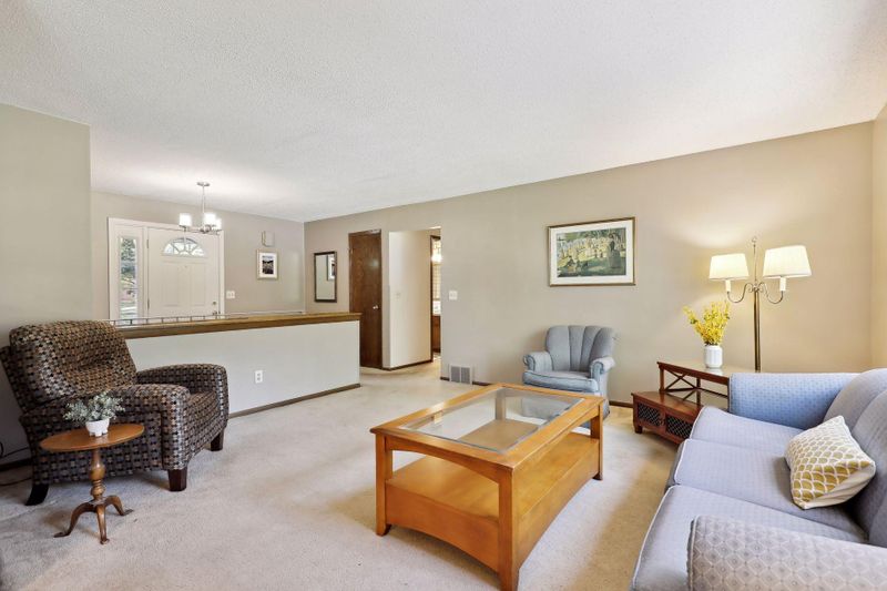 3105 E 125th St, Burnsville, MN 55337